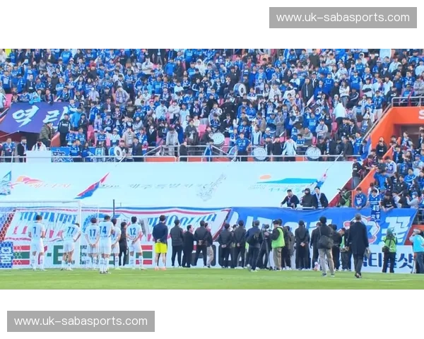 水原与济州的足球之约：当蓝翼撞上橘色风暴，这一场较量不止于胜负